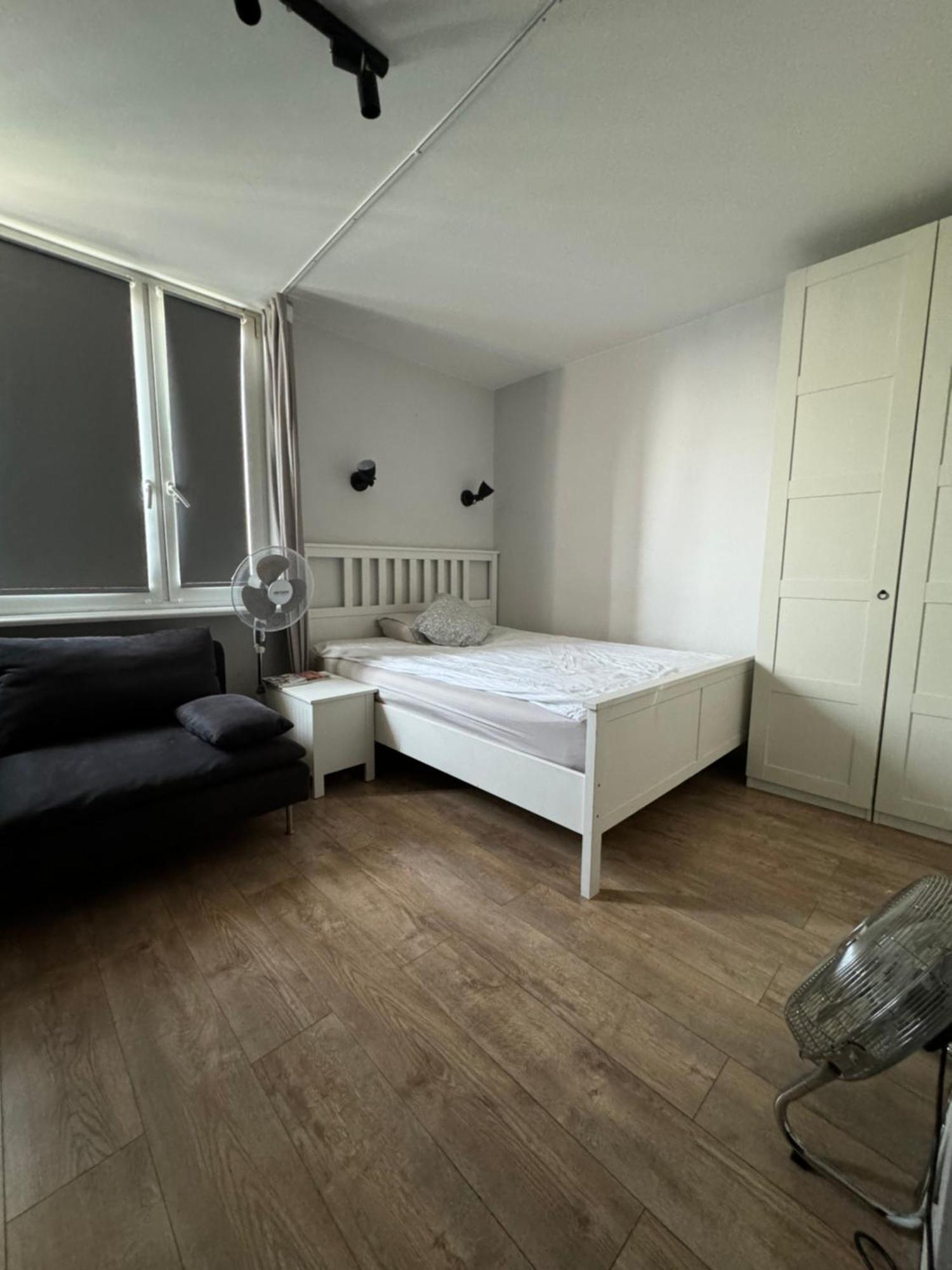 Ostoja Metro Brodno Apartment